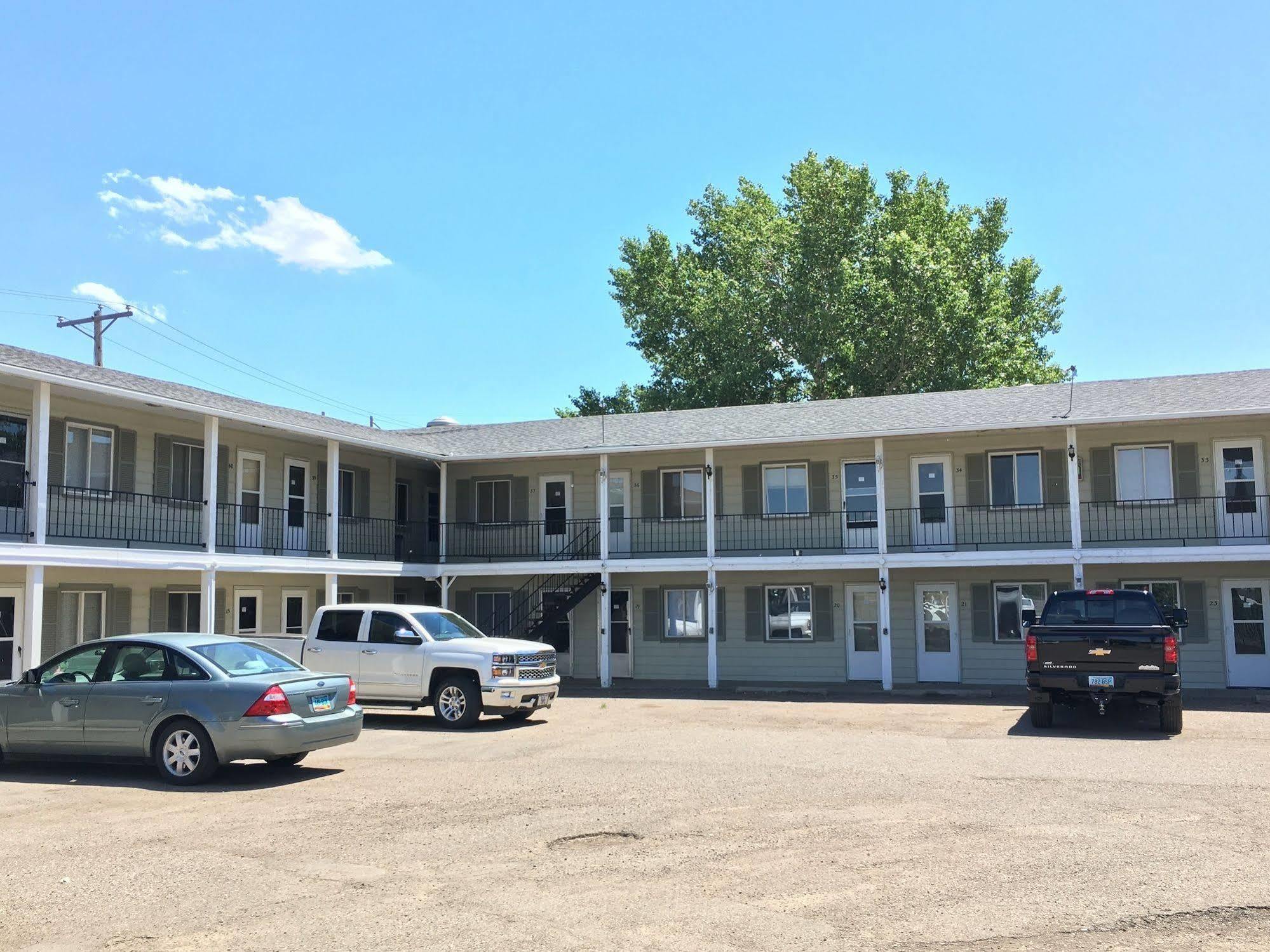 Colonial Motel And Rv Park Mandan Екстериор снимка
