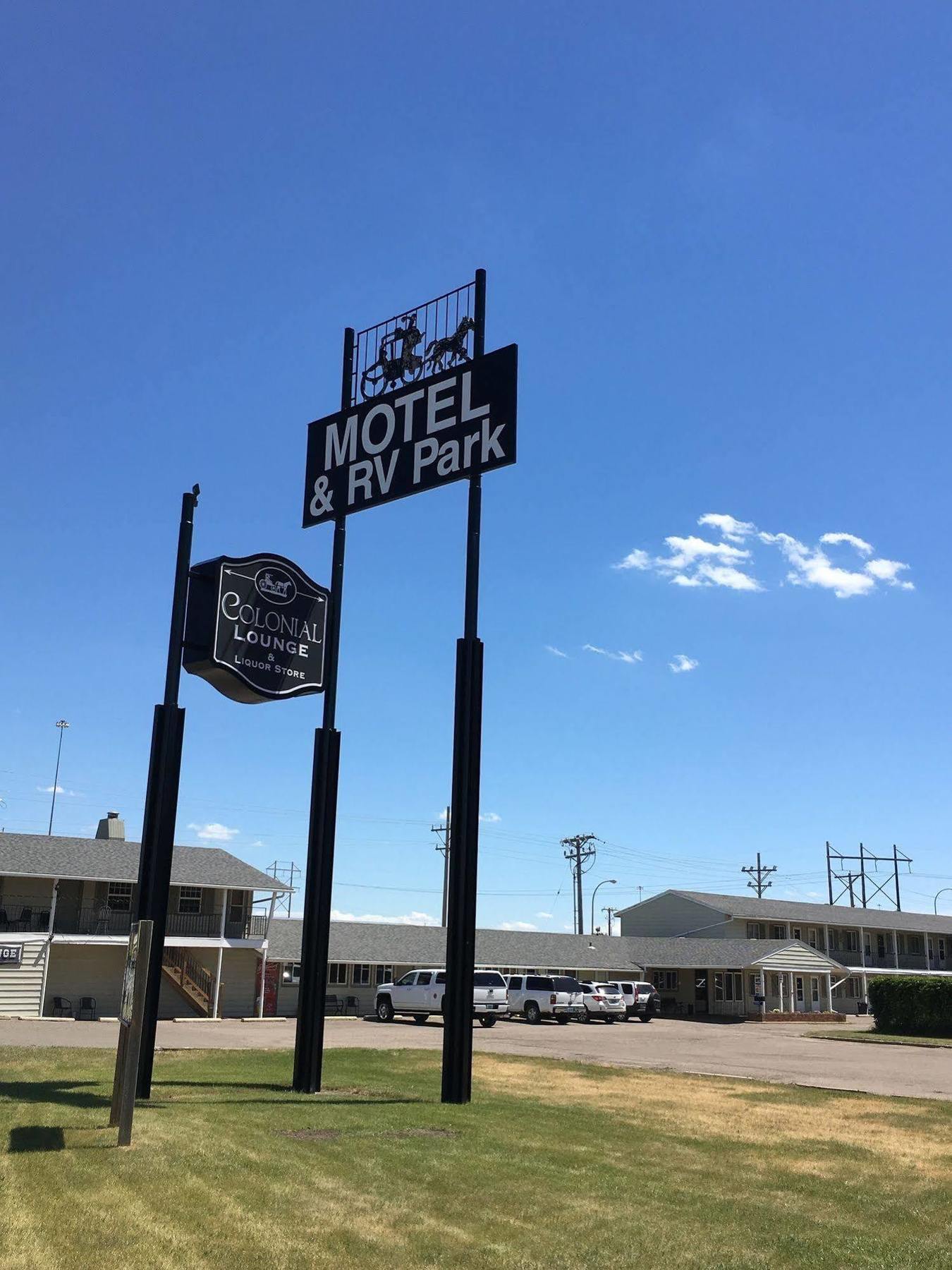 Colonial Motel And Rv Park Mandan Екстериор снимка