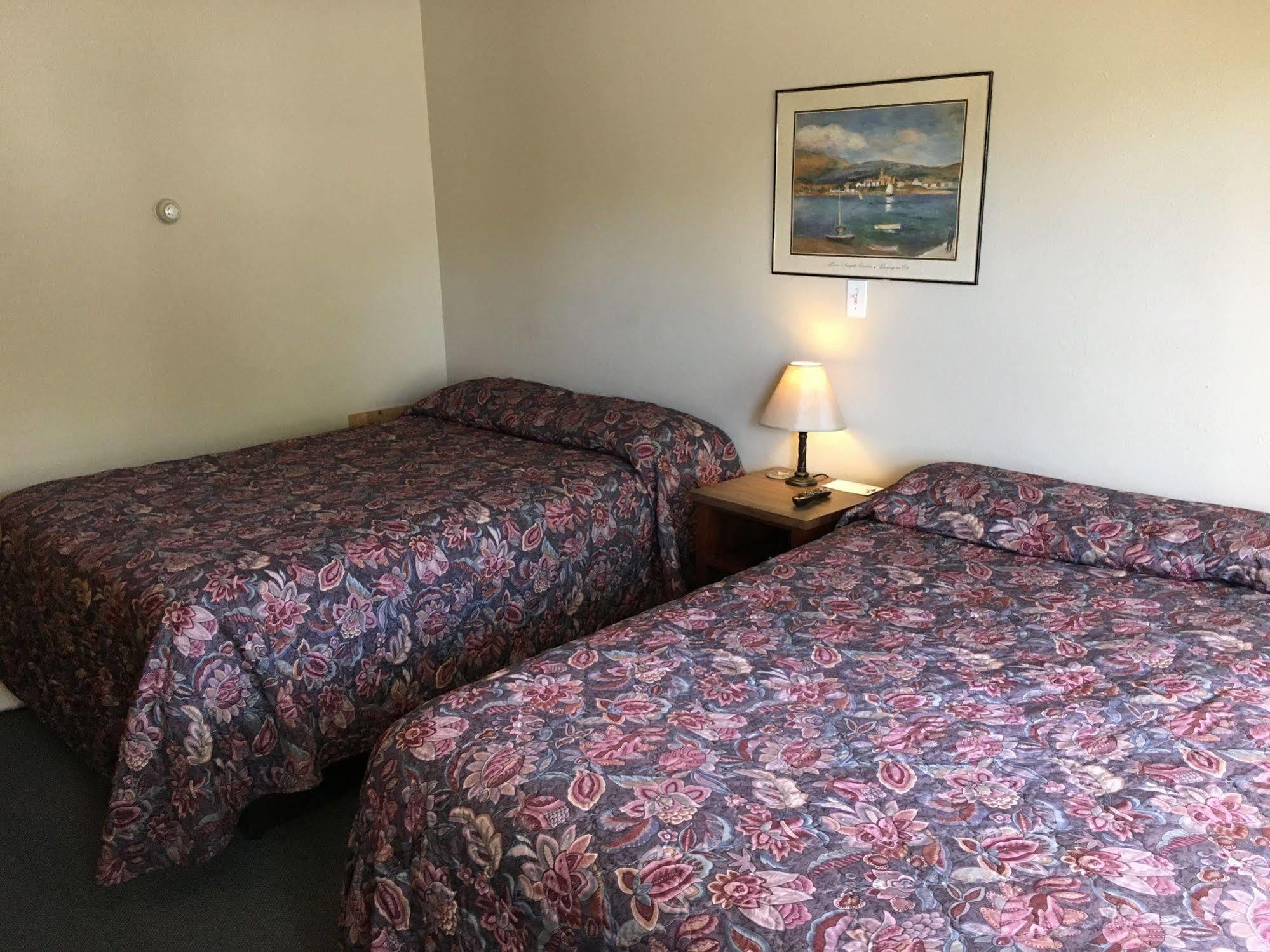 Colonial Motel And Rv Park Mandan Екстериор снимка
