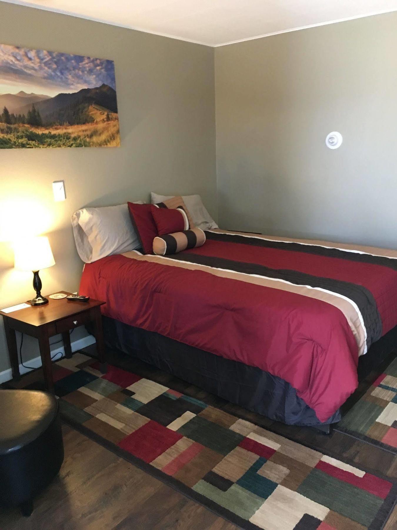 Colonial Motel And Rv Park Mandan Екстериор снимка